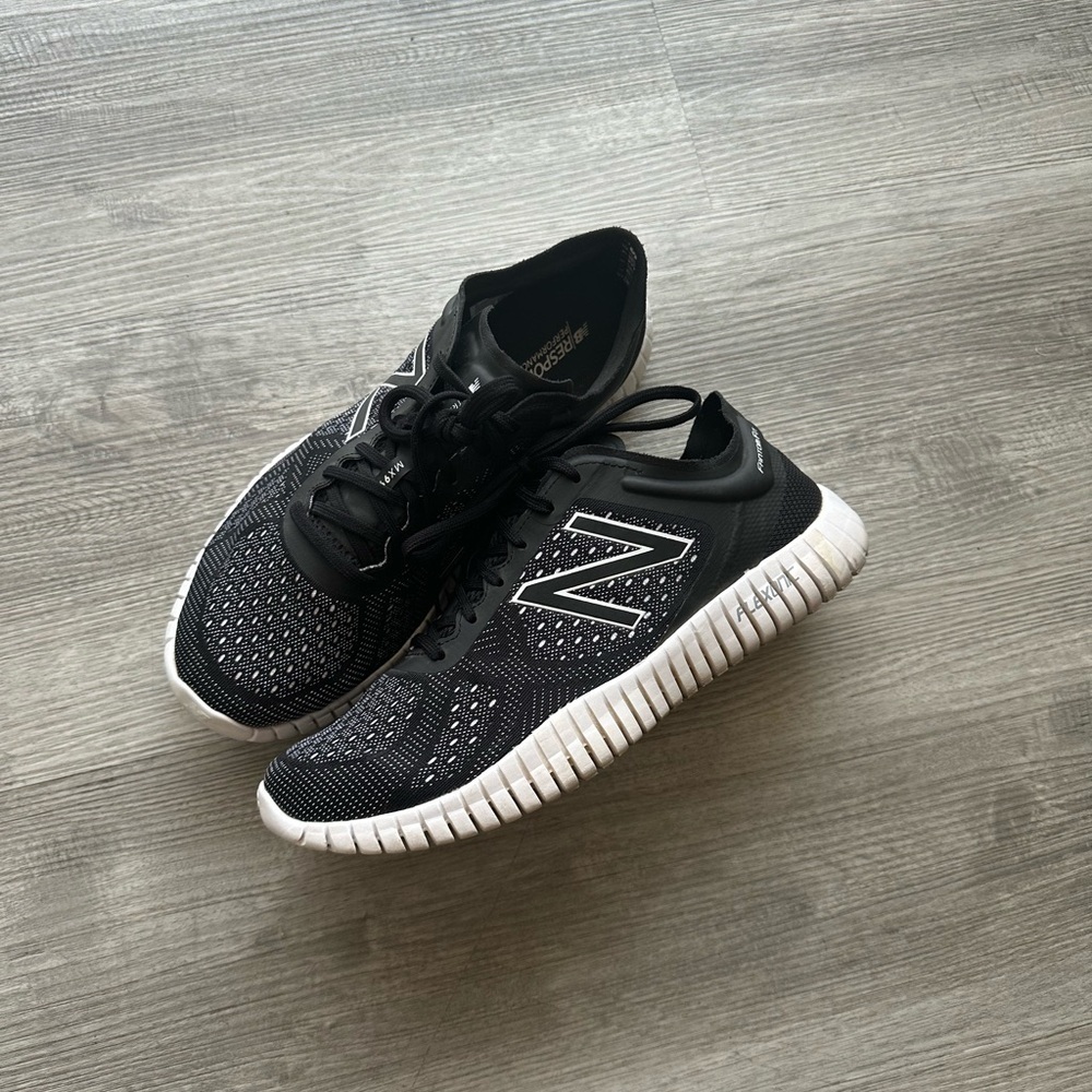 New Balance Black and White Sneakers Sz 11 super lightweight 🏃run shoes workout